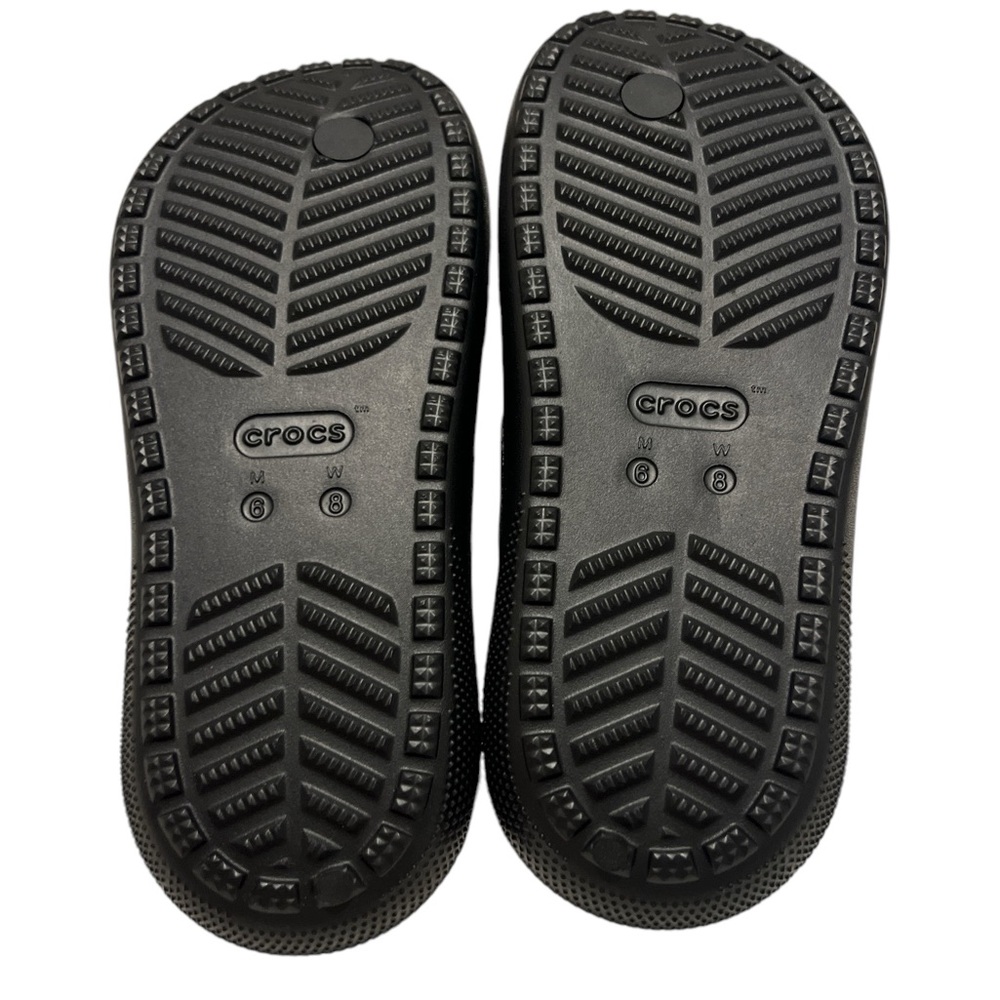 Crocs classic flip flops black with charms size 8 women’s/ 6 men’s. - Picture 6 of 7